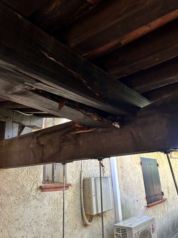 Comment faire un traitement de charpente par injection 