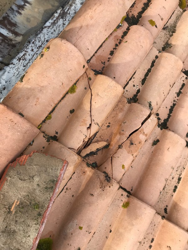 Réparation d une toiture et recherche de fuites a Collobrières