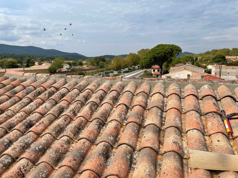 Réparation d une faitière a Toulon près de la Garde