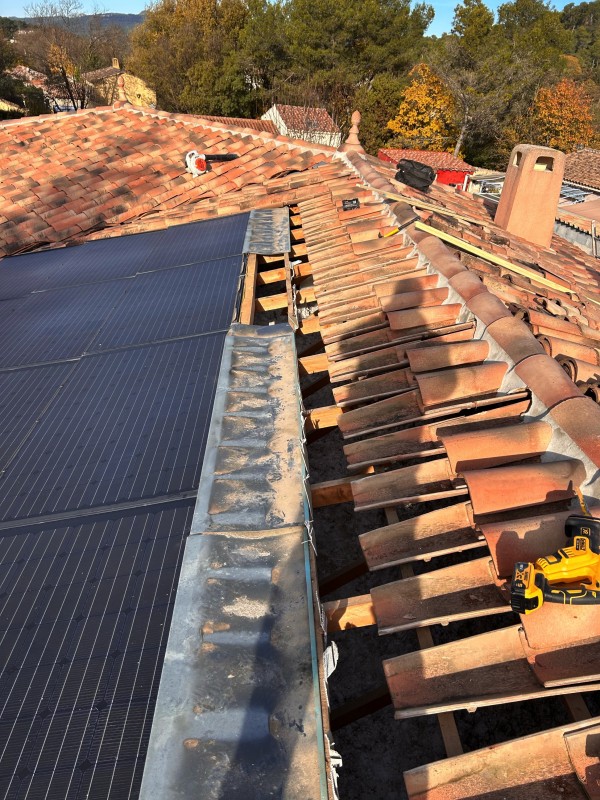 Réparation d une étanchéité de panneaux solaire a Toulon