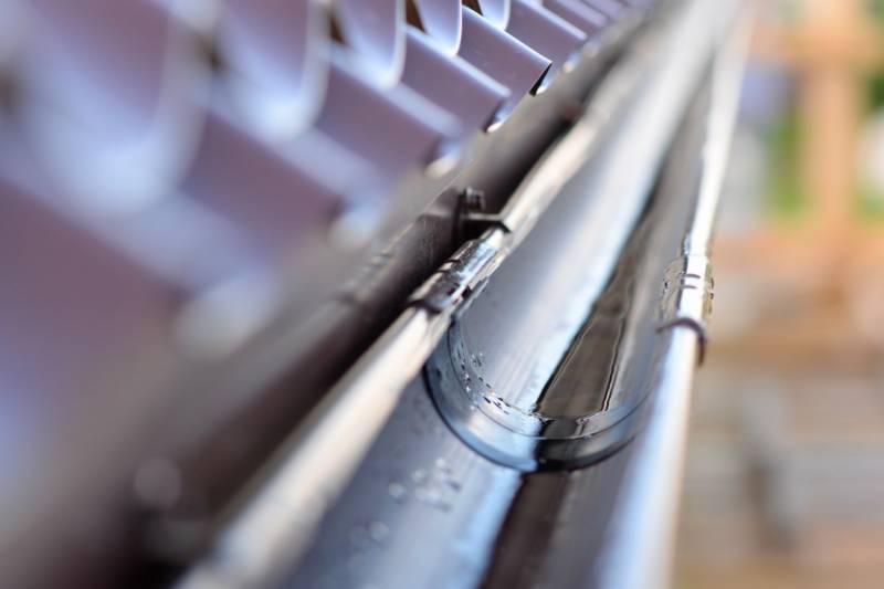 Pose gouttière aluminium au Beausset  