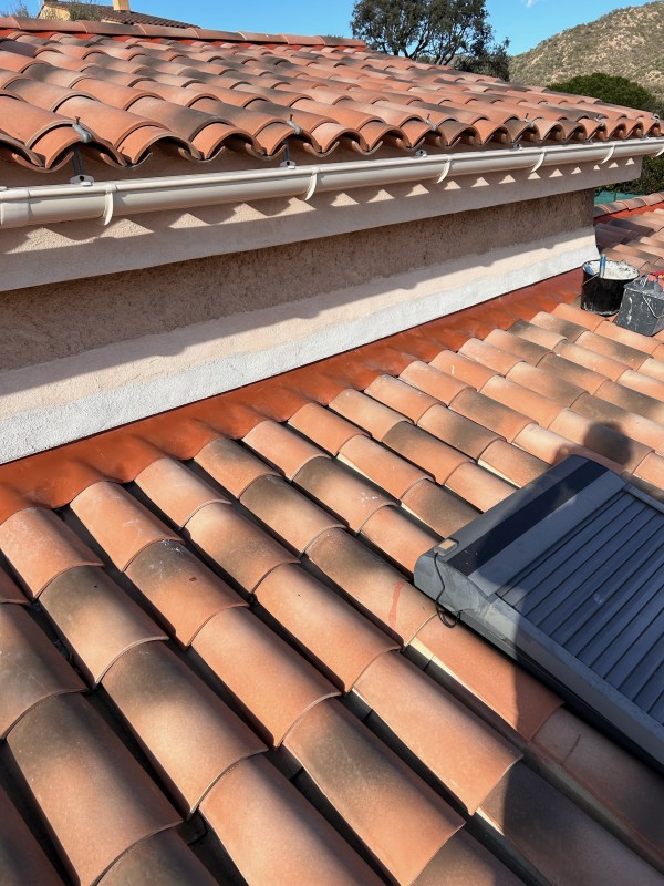 Pour réparer un solin en plomb à Solliès-Pont près de Toulon, voici les étapes à suivre :