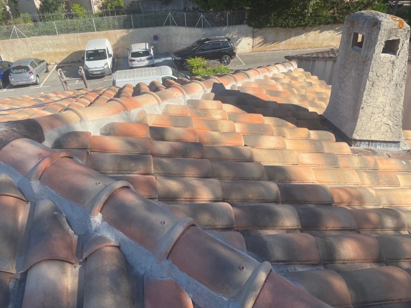 couvreur a Hyères près de la Londes