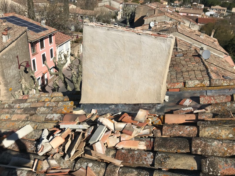 travaux en urgence sur une toiture a Toulon dans le var