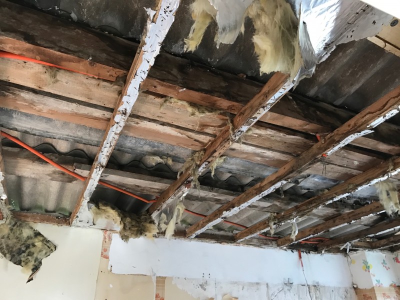 Traitement de charpente par injection pulvérisation a Solliès pont près de Cuers