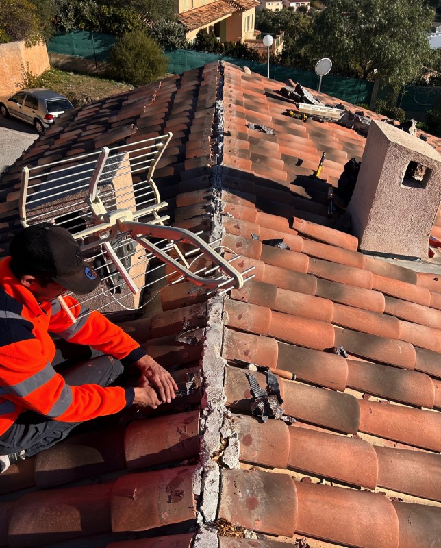 Couvreur charpentier zingueur a Rocbaron pour la rénovation de toiture